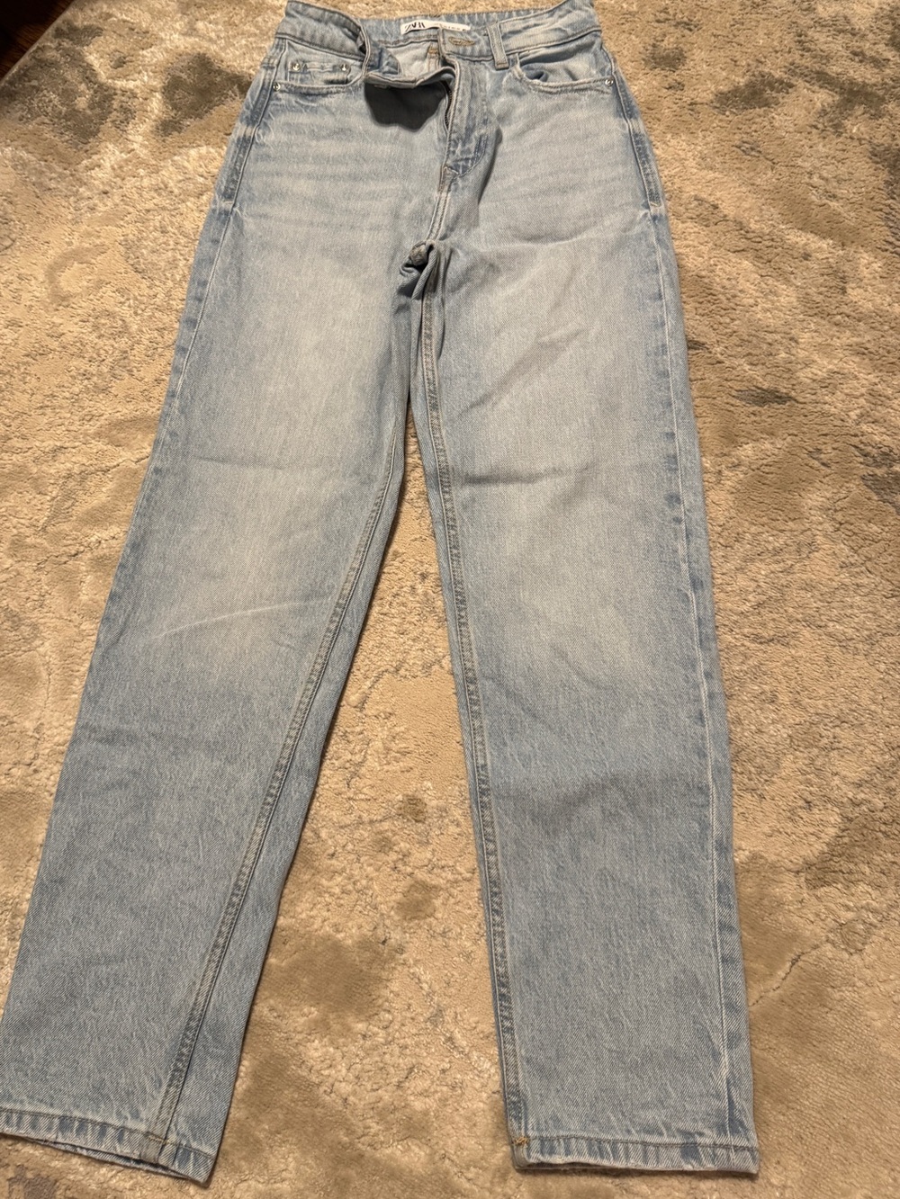 Zara Light Wash Women’s Straight Leg Jeans
